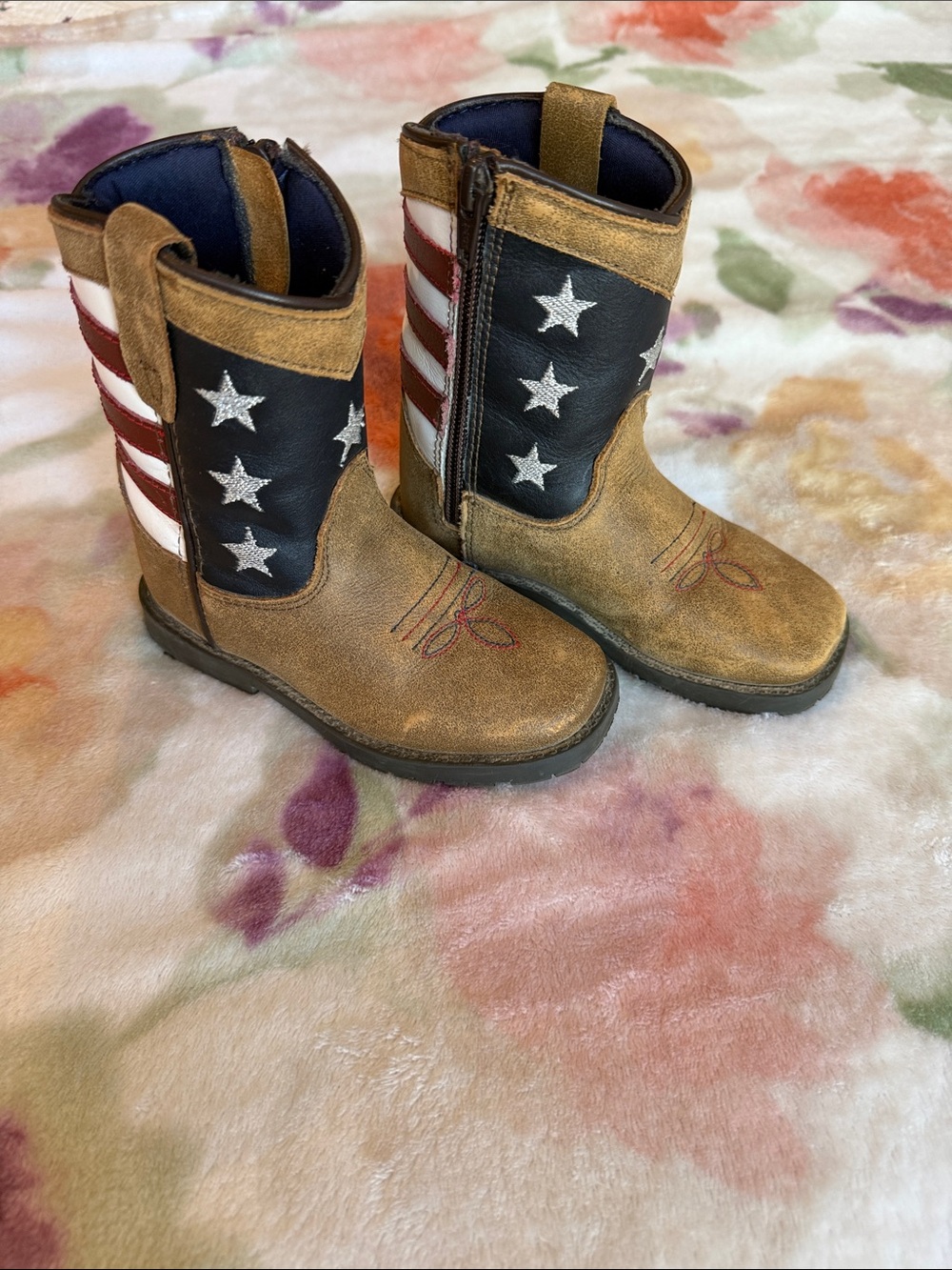 Kids Flag-Inspired Western Boots - Brown with Red, White & Blue Stars